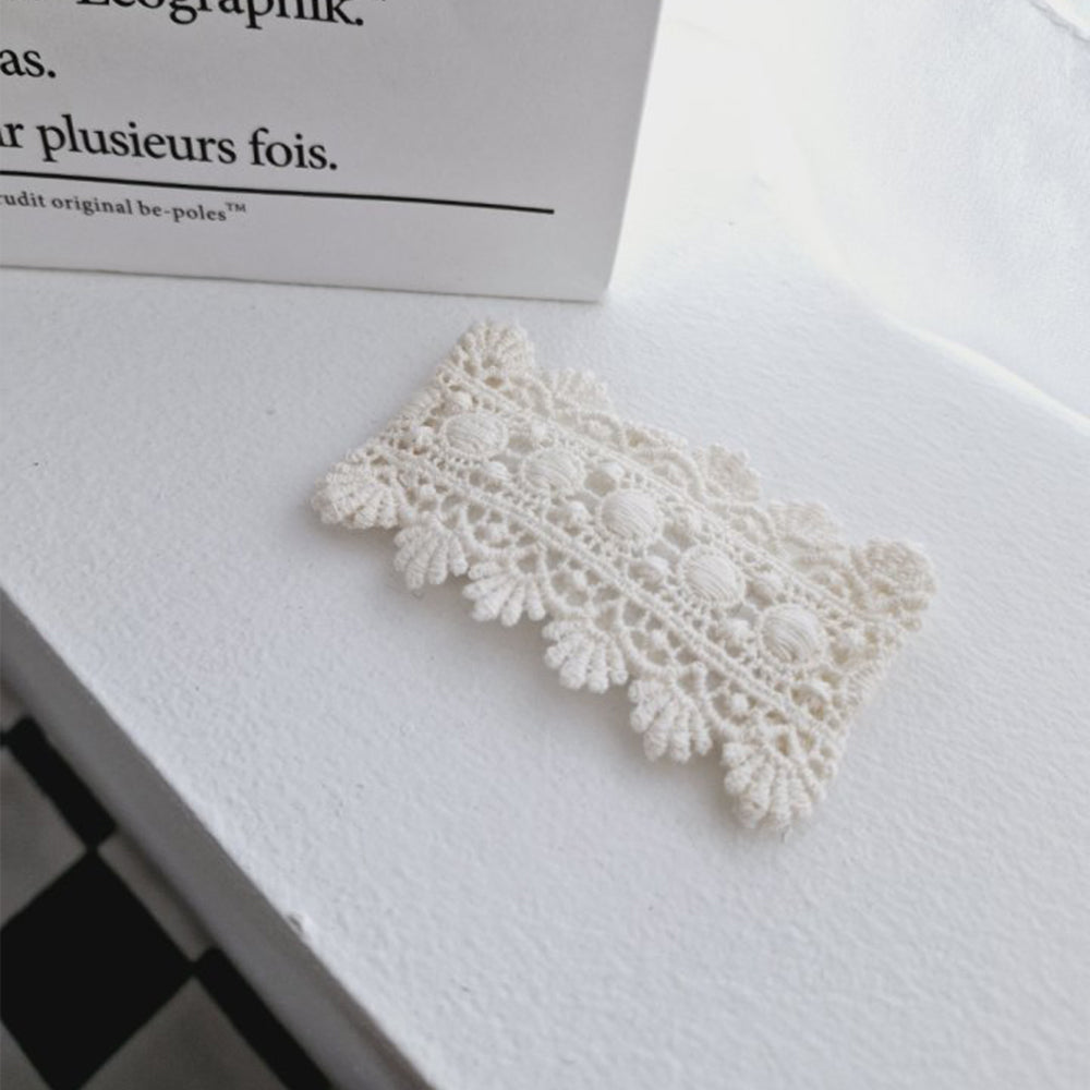 Square Lace Clip